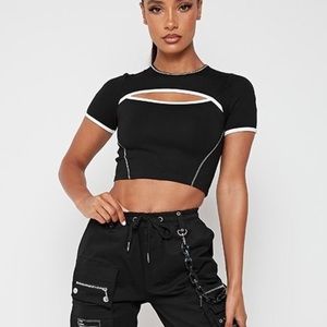 NEW Contrast Cut Out Crop Top In Black
Manière De Voir
